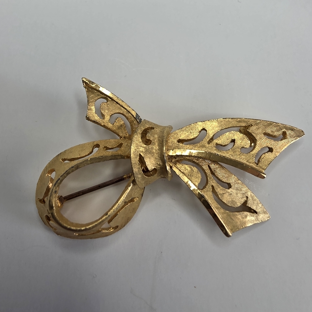 BKS Bow Brooch Vintage Cutwork Goldtone